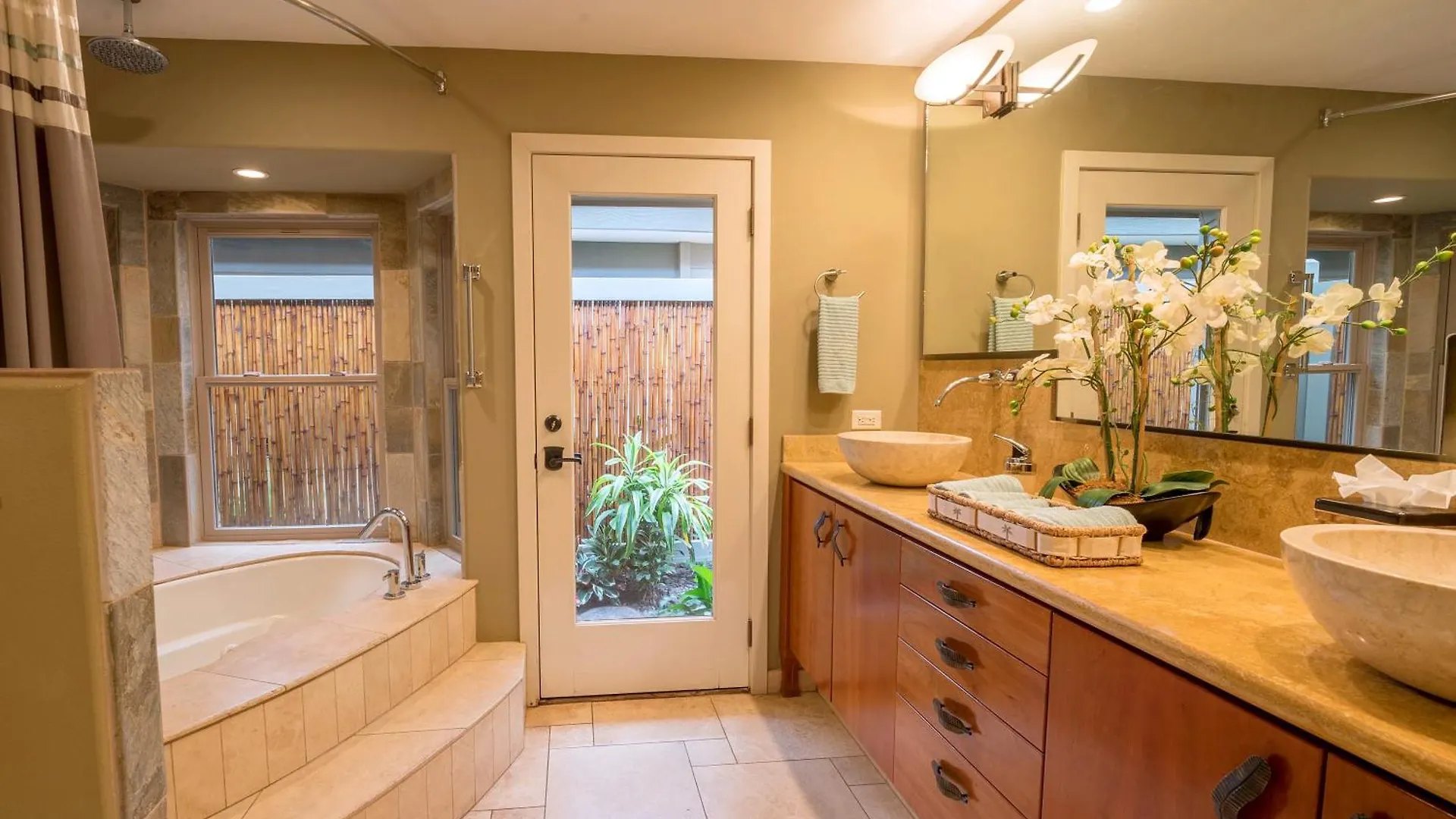 Kaanapali Home Amazing Deals!Gorgeous Remodel-4B,4Ba Pool,Ac,Bbq, Outdr Shw-View Lahaina 0*,  United States