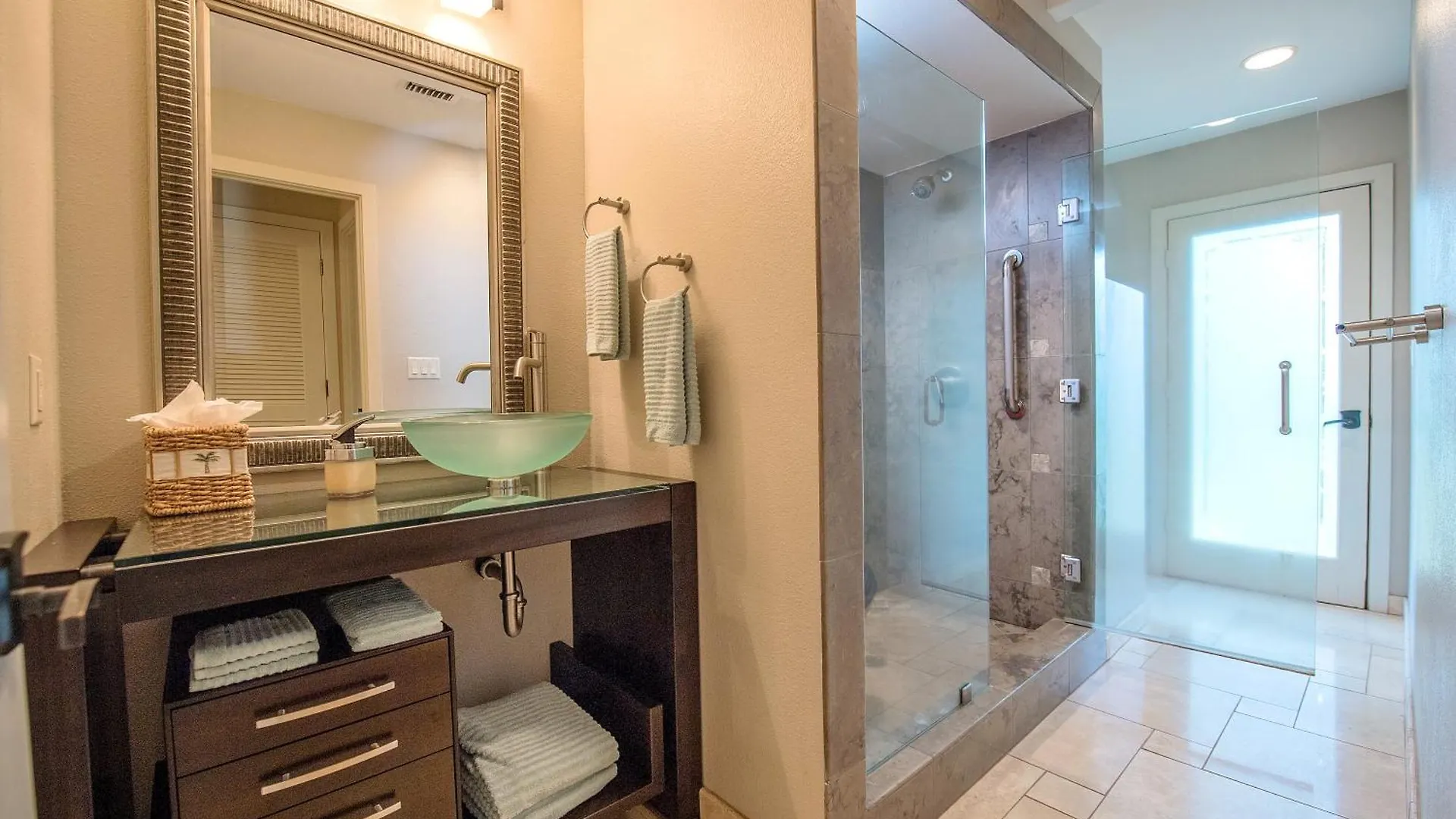 Kaanapali Home Amazing Deals!Gorgeous Remodel-4B,4Ba Pool,Ac,Bbq, Outdr Shw-View Lahaina United States