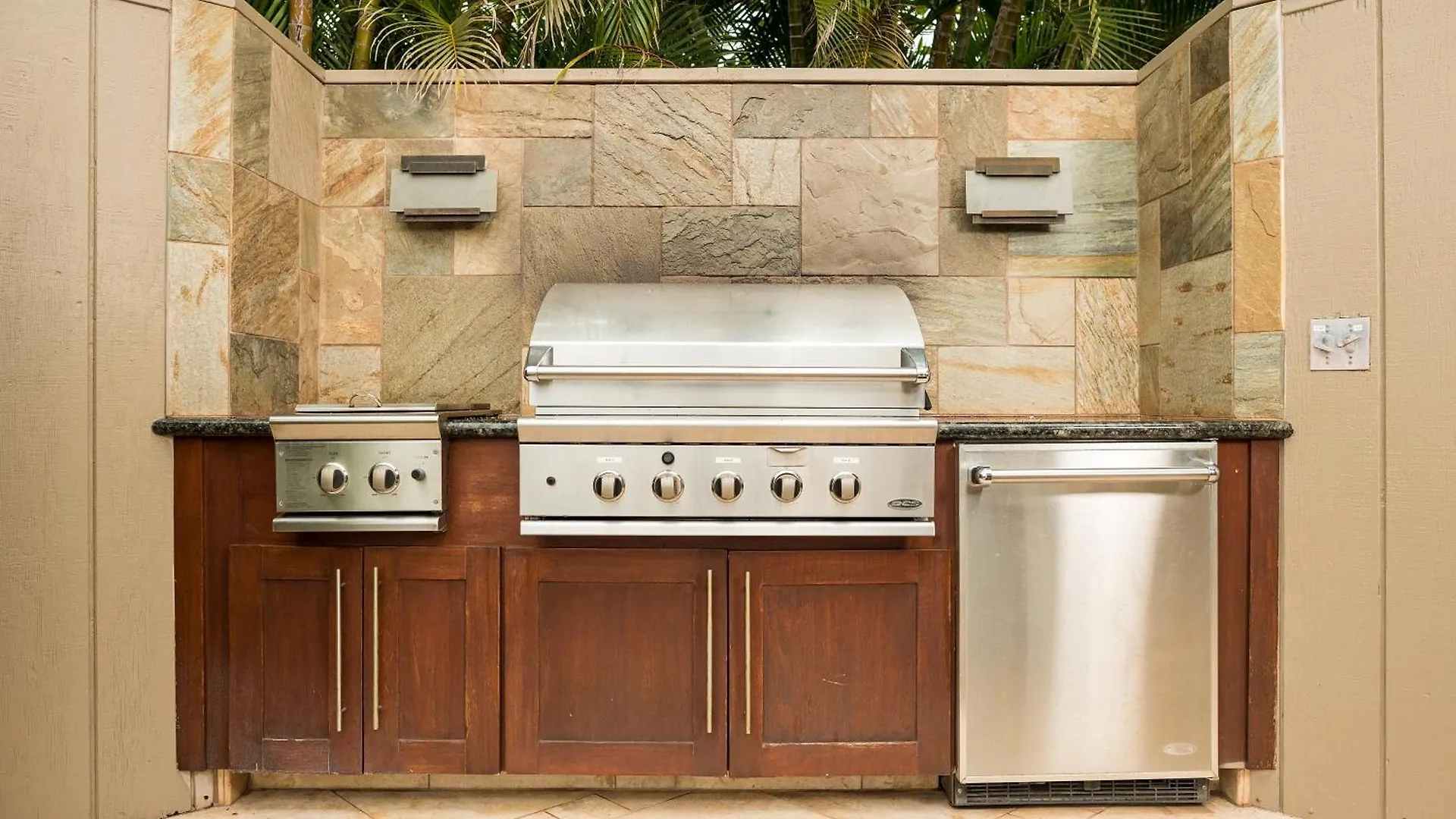 Kaanapali Home Amazing Deals!Gorgeous Remodel-4B,4Ba Pool,Ac,Bbq, Outdr Shw-View Lahaina 0*,  United States
