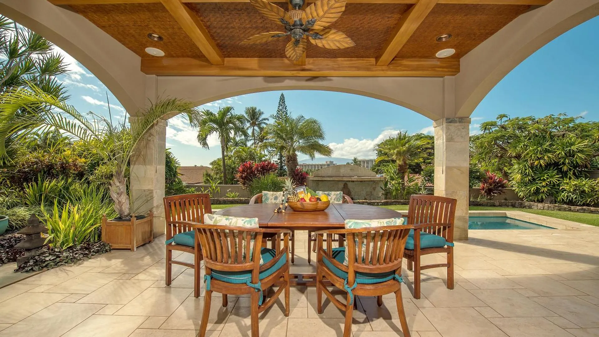 Kaanapali Home Amazing Deals!Gorgeous Remodel-4B,4Ba Pool,Ac,Bbq, Outdr Shw-View Lahaina Holiday home