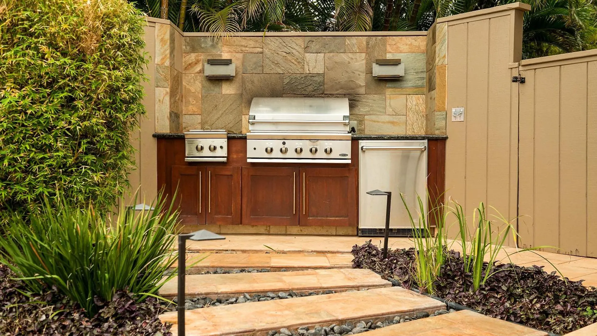 Kaanapali Home Amazing Deals!Gorgeous Remodel-4B,4Ba Pool,Ac,Bbq, Outdr Shw-View Lahaina United States